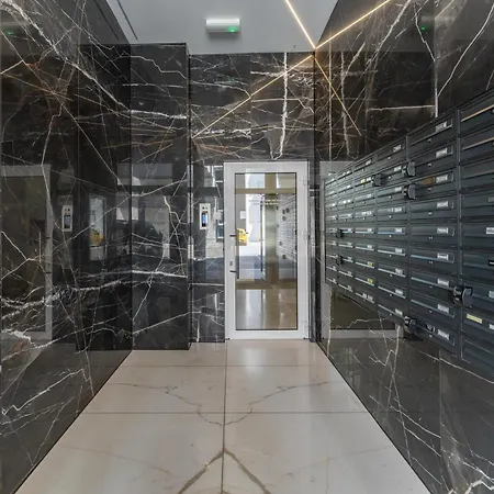 Apartman Enmari - Stylish Flat Near Center