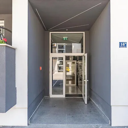 Enmari - Stylish Flat Near Center