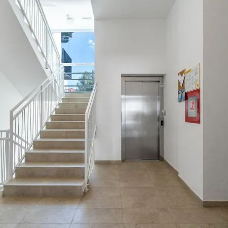 Enmari - Stylish Flat Near Center