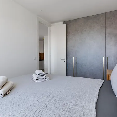 Apartman Enmari - Stylish Flat Near Center *