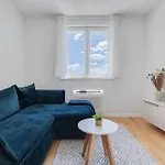 Enmari - Stylish Flat Near Center Апартаменти