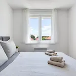 Enmari - Stylish Flat Near Center *