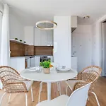 Enmari - Stylish Flat Near Center