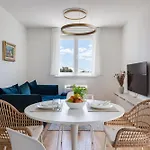 Enmari - Stylish Flat Near Center Lejlighed