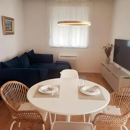 Enmari - Stylish Flat Near Center Апартаменты