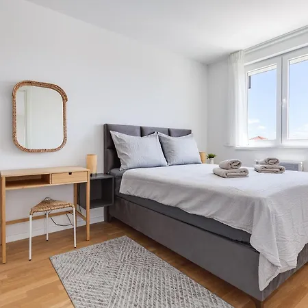Апартаменти Enmari - Stylish Flat Near Center Задар