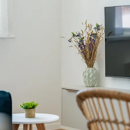 Enmari - Stylish Flat Near Center