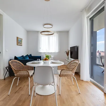 Enmari - Stylish Flat Near Center Apartament *